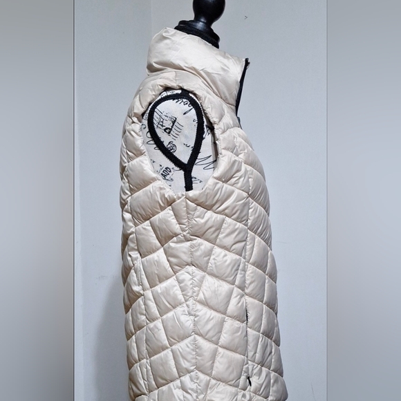 Big Chill Quilted Puffer Vest in Cream with Black Trim - Picture 2 of 8